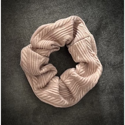 Scrunchie strikk med fløyel stoff