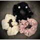 Scrunchie strikk med stener & perler