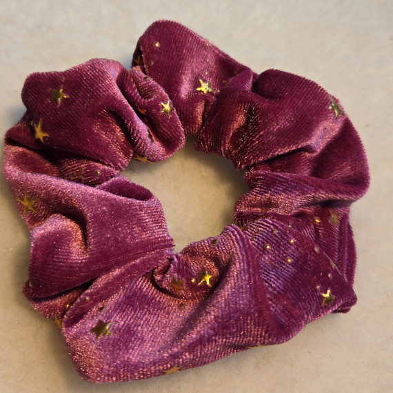 Scrunchie  velvet med gullstjerner