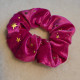 Scrunchie  velvet med gullstjerner