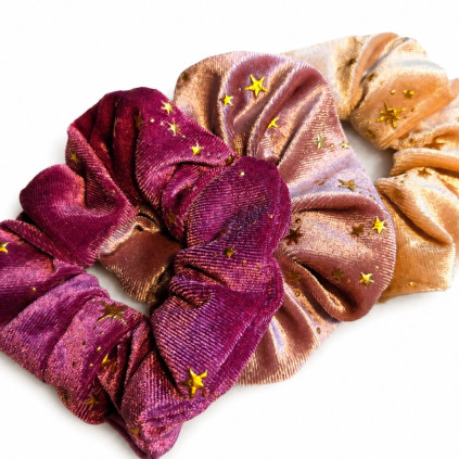 Scrunchie  velvet med gullstjerner