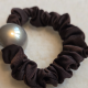 Scrunchie strikk med STOR perle
