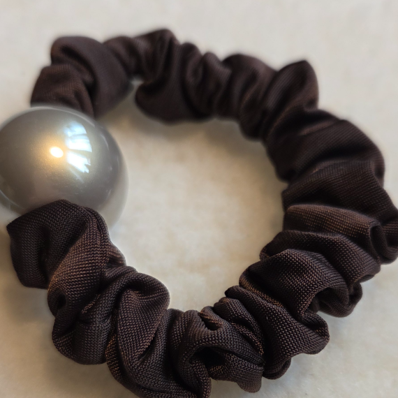 Scrunchie strikk med STOR perle