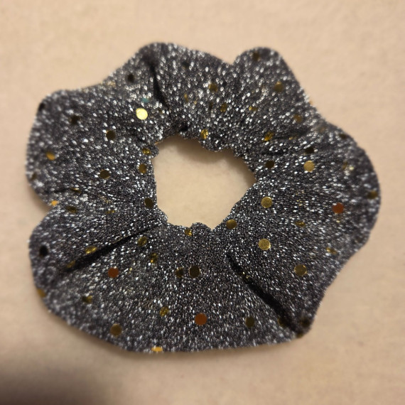 Scrunchie strikk med paljetter